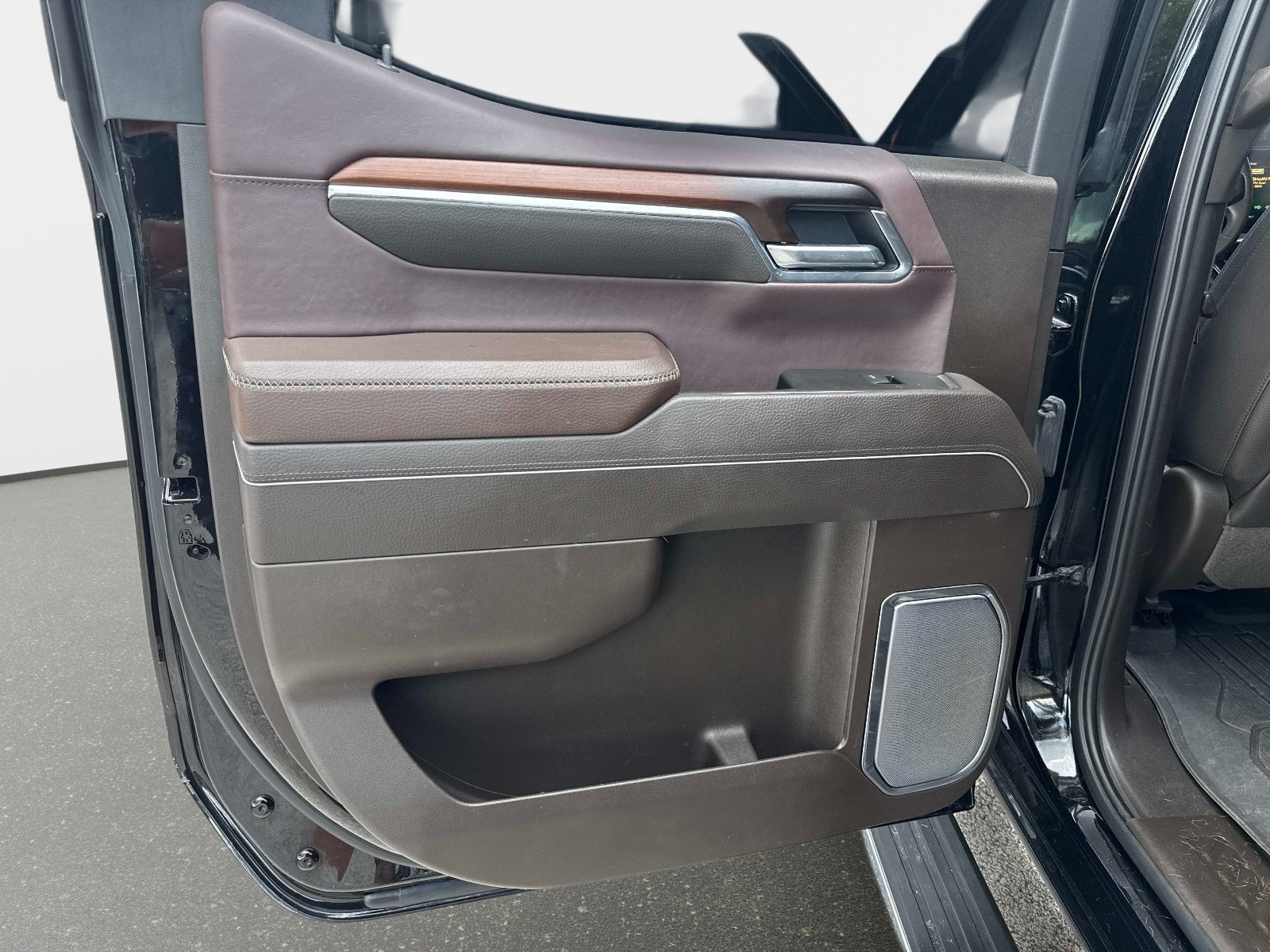 Used 2025 Onyx Black GMC Denali image 11