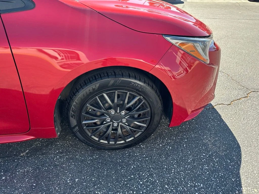 Used 2021 Red Toyota LE image 22
