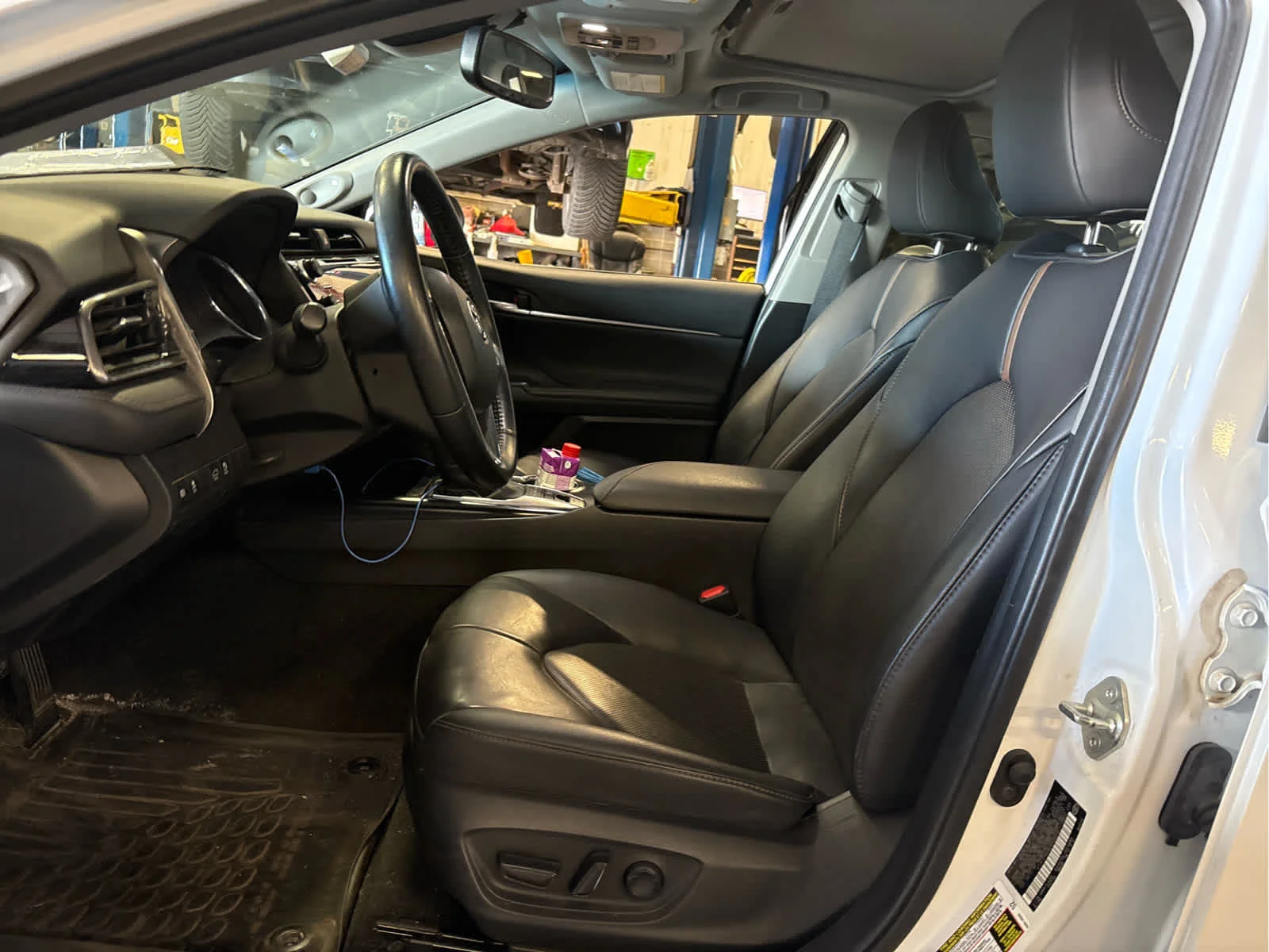 Used 2020 Wind Chill Pearl Toyota Hybrid XLE image 5