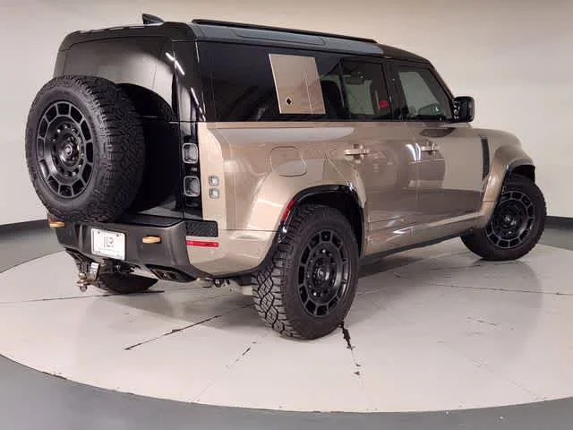 Used 2025 Petra Copper Premium Metallic Land Rover OCTA image 2