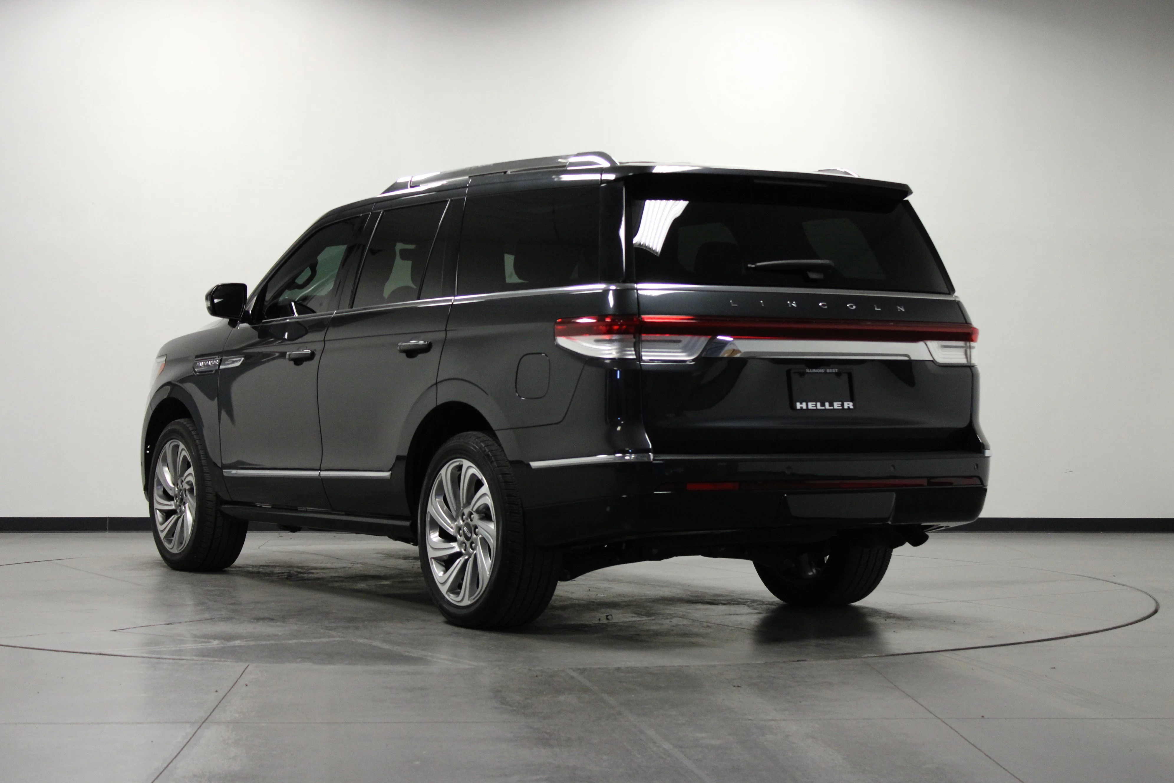 Used 2024 Starlight Gray Metallic Premium Colorant Lincoln Reserve image 6
