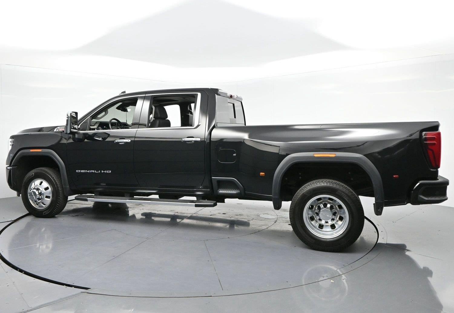 Used 2024 Onyx Black GMC Denali image 2
