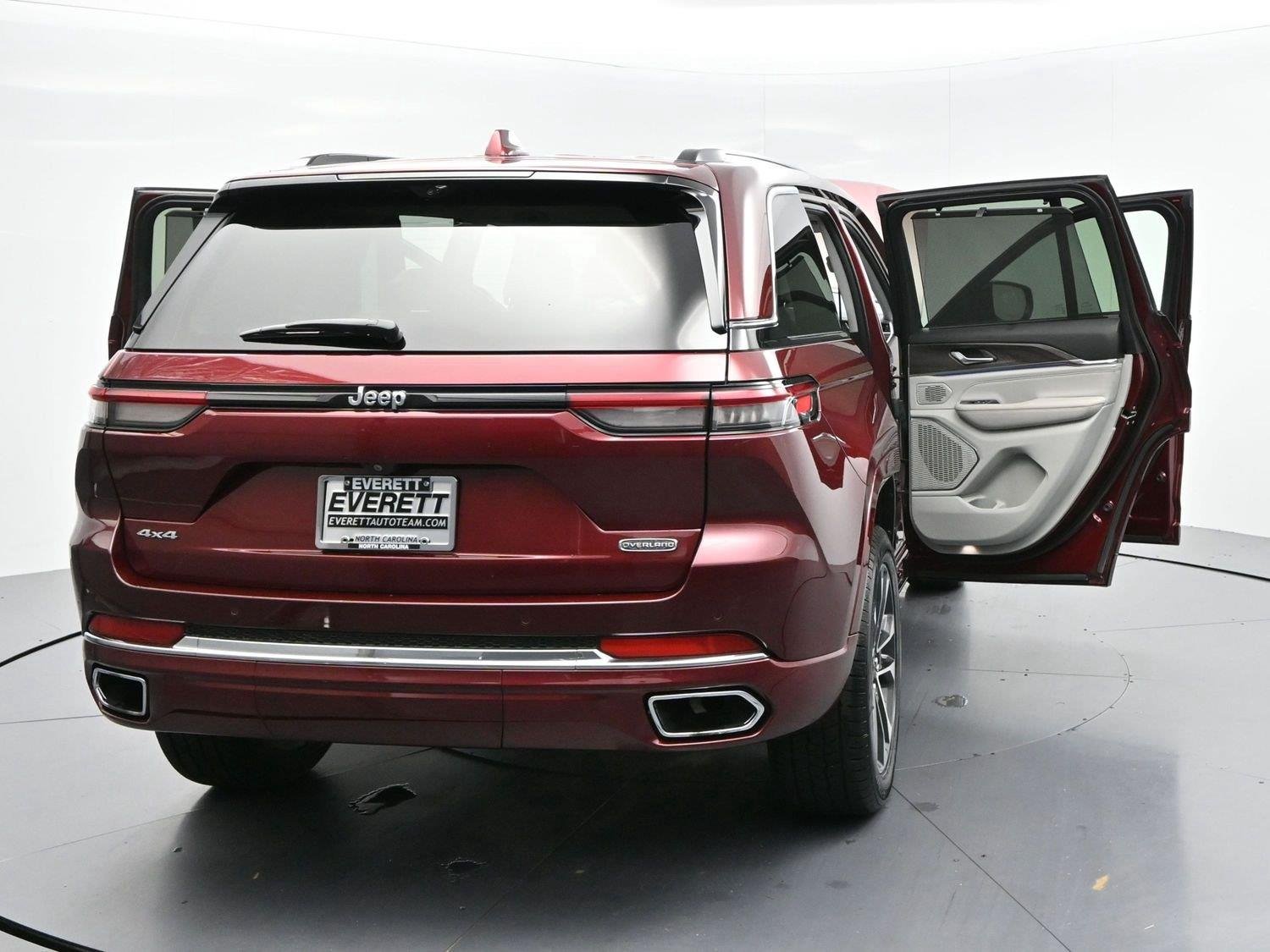 Used 2022 Velvet Red Pearlcoat Jeep Overland image 40
