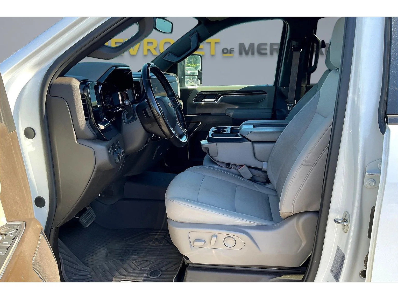 Used 2024 Summit White Chevrolet LT image 11