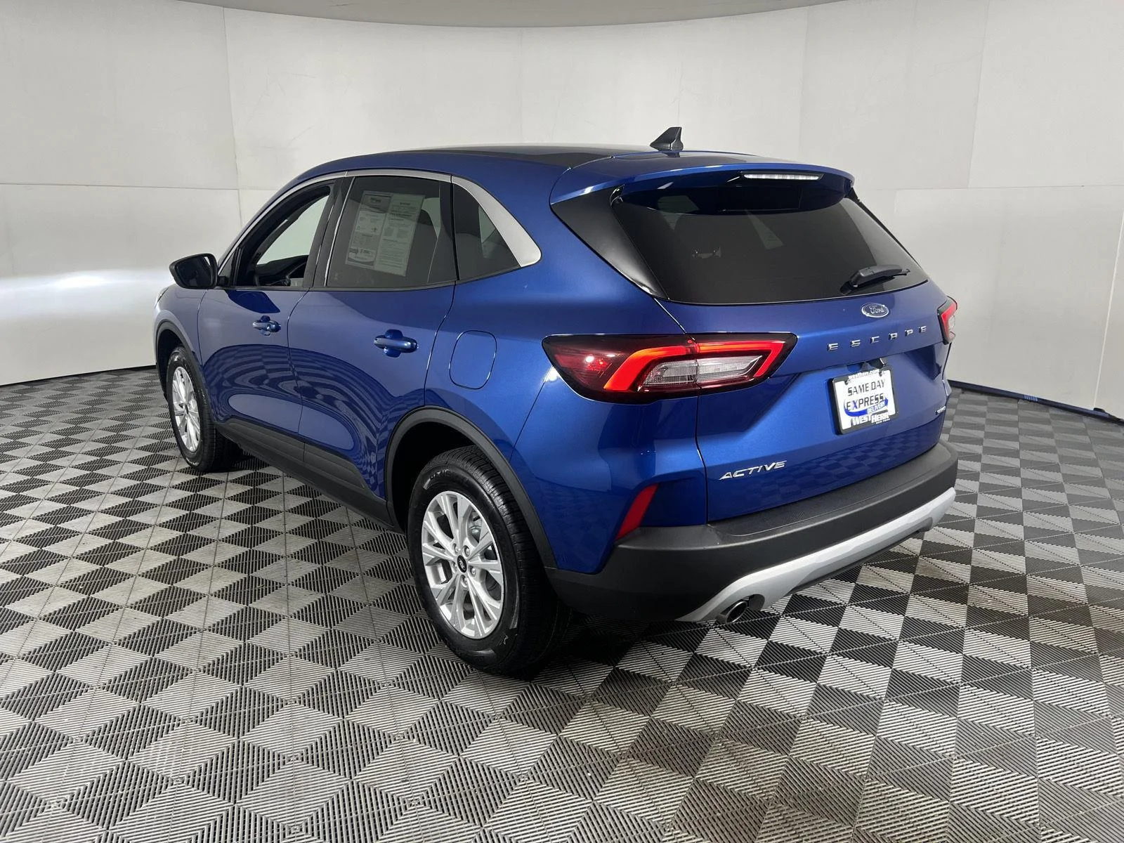 Used 2023 Atlas Blue Ford Active image 5