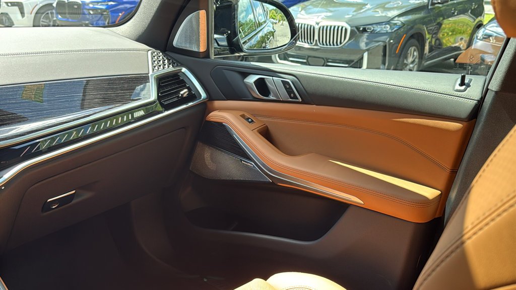 Used 2026 Black Sapphire Metallic BMW M60i image 28