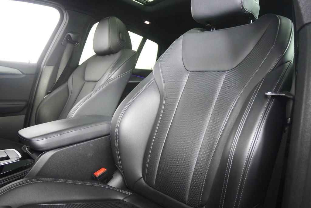 Used 2022 Dark Graphite Metallic BMW xDrive30i image 10