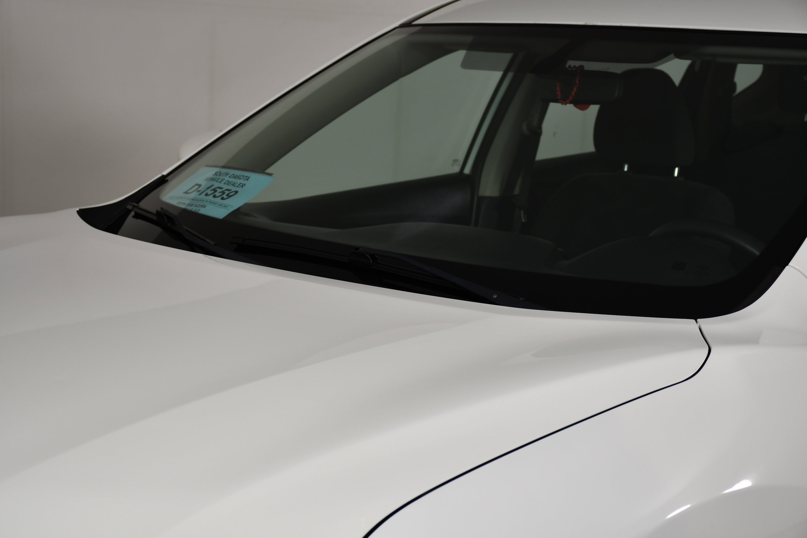 Used 2015 Glacier White Nissan S image 12