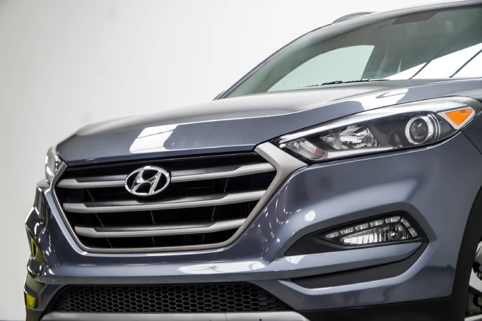 Used 2016 Gray Hyundai Eco image 2