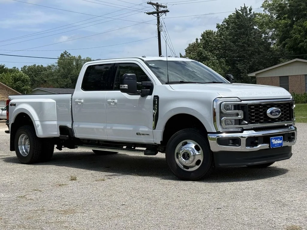 New 2026 Oxford White Ford F-350® Lariat® image 2