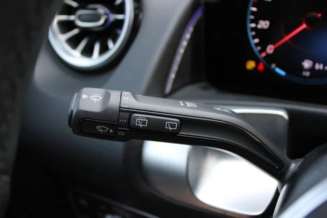 Used 2022  Mercedes-Benz GLB 250 image 8