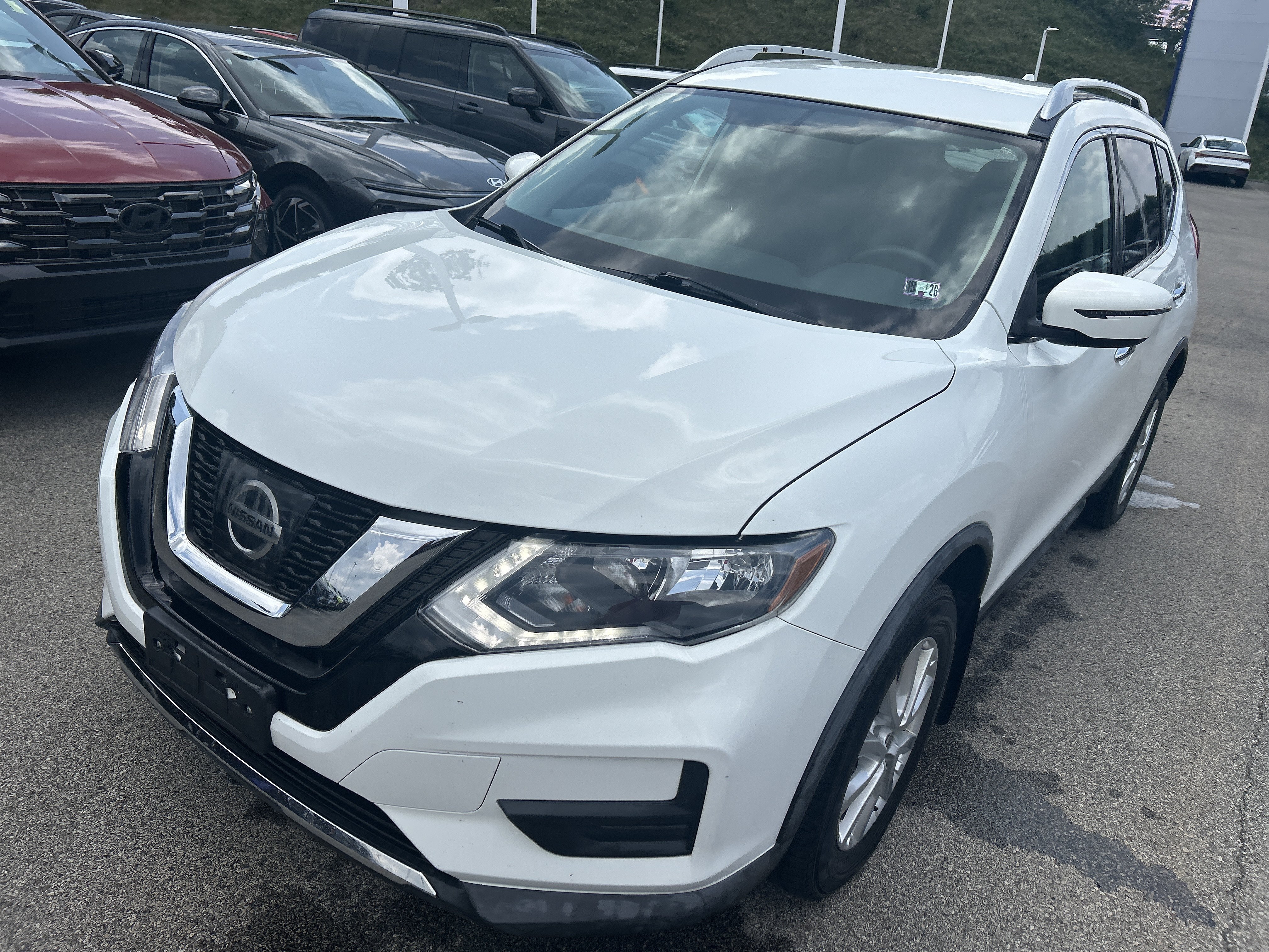 Used 2017 Glacier White Nissan SV image 8