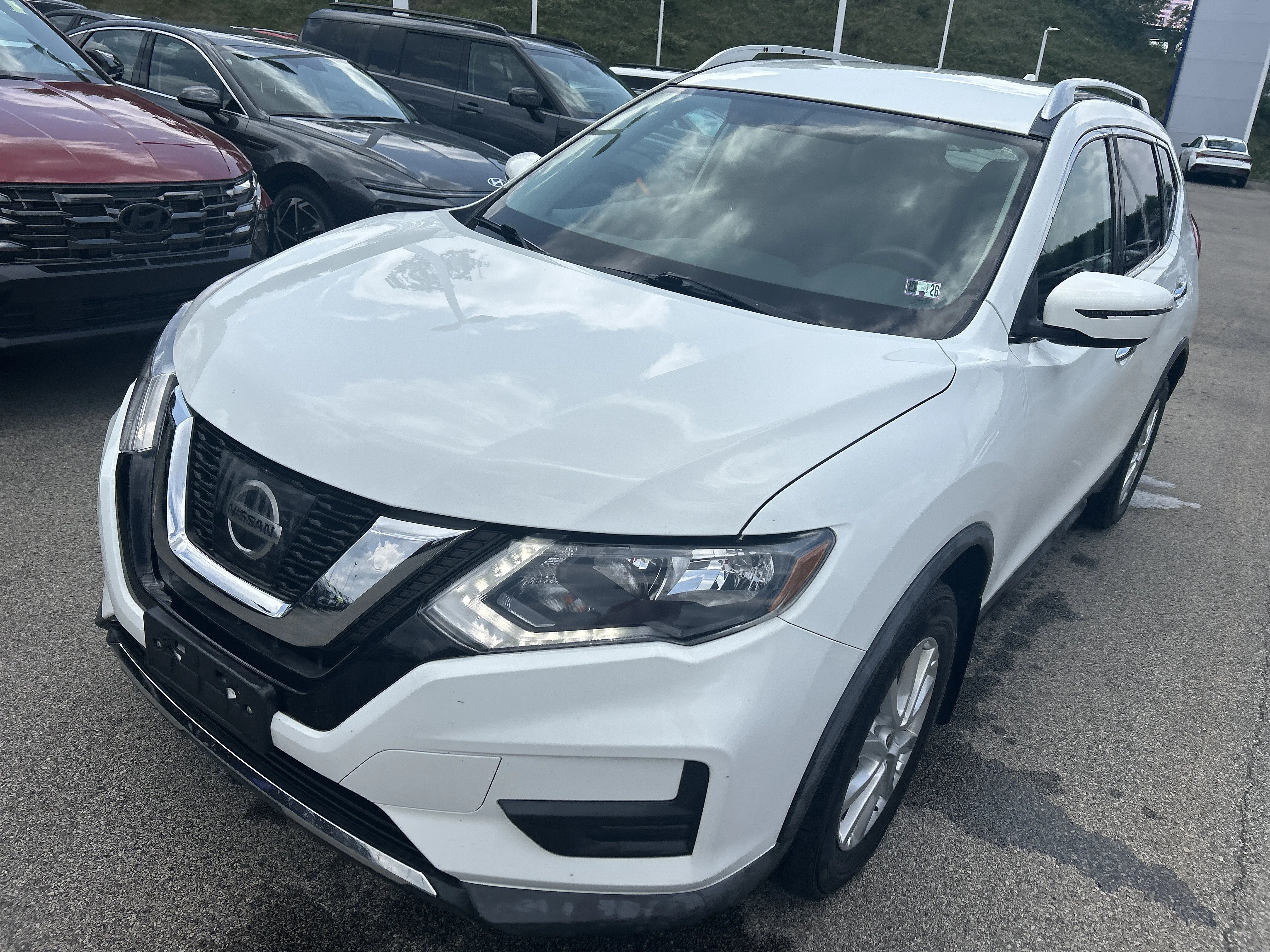 Used 2017 Glacier White Nissan SV image 8