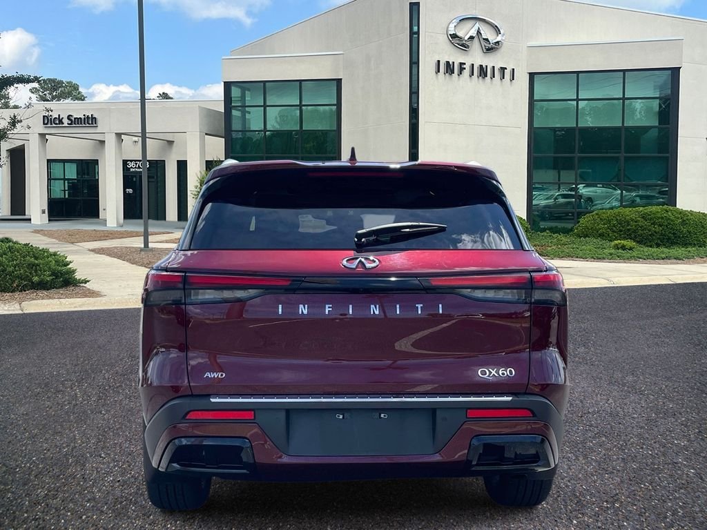 Used 2023 Red INFINITI LUXE image 5