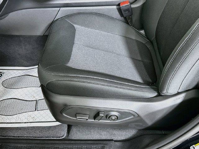 New 2027 High-Gloss Black Paint Jeep Laredo X image 19