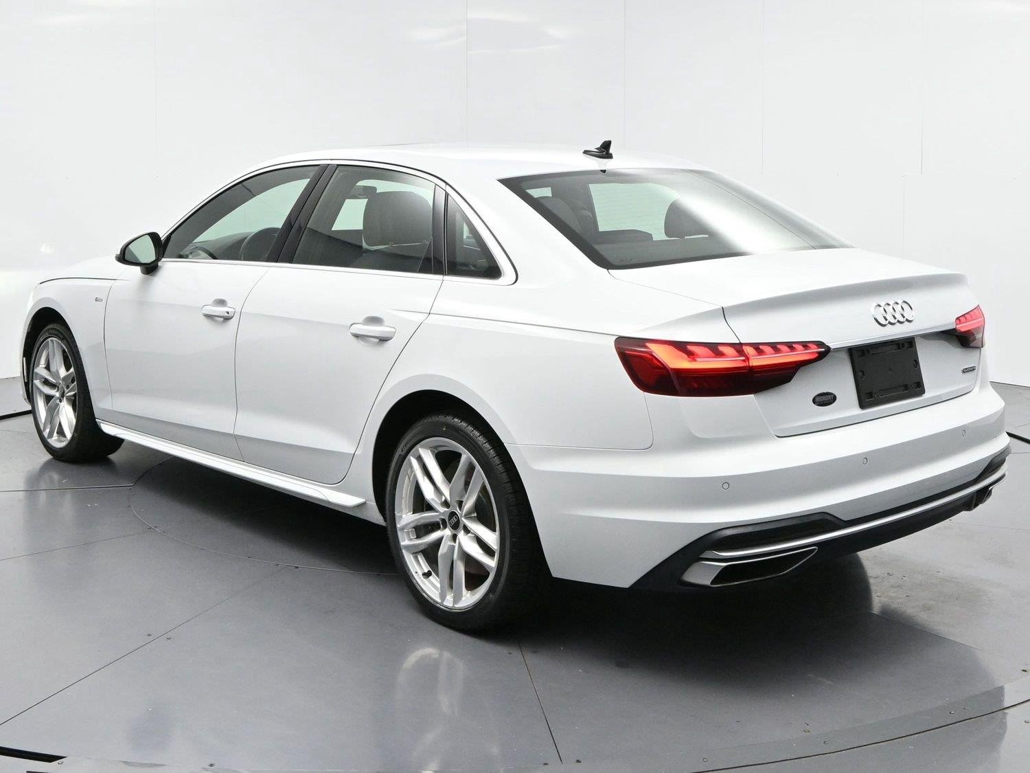 Used 2021 Glacier White Metallic Audi S line Premium image 5