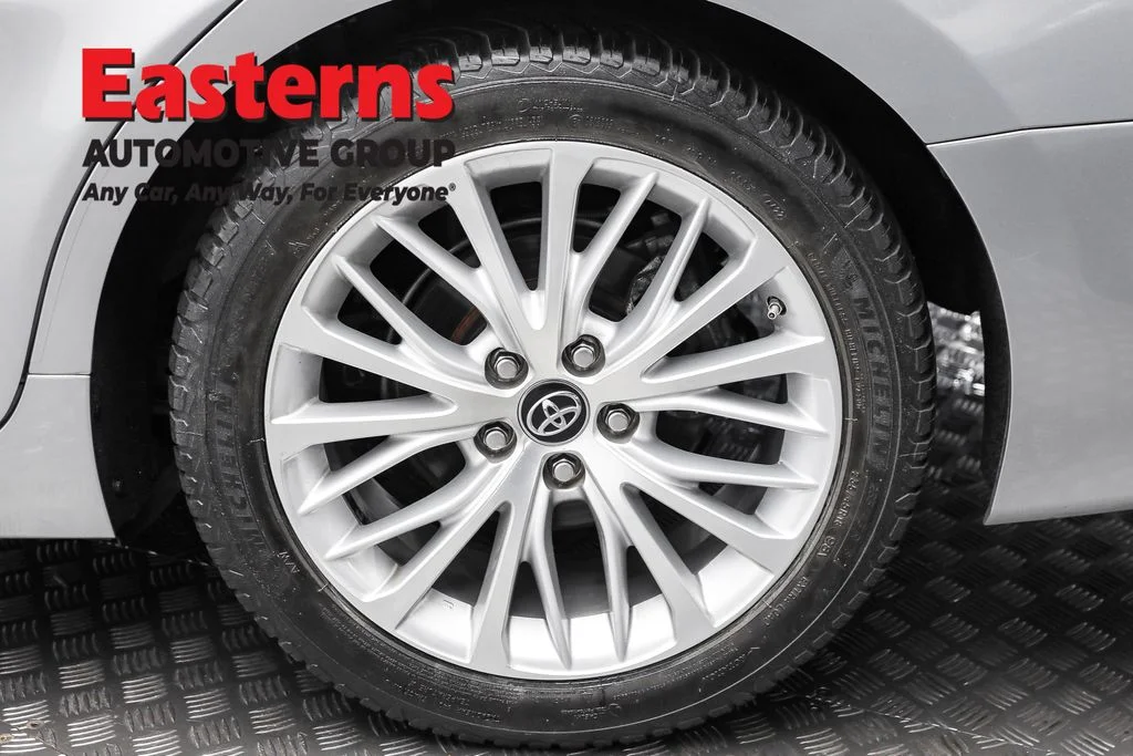 Used 2019 Silver Toyota XLE image 8