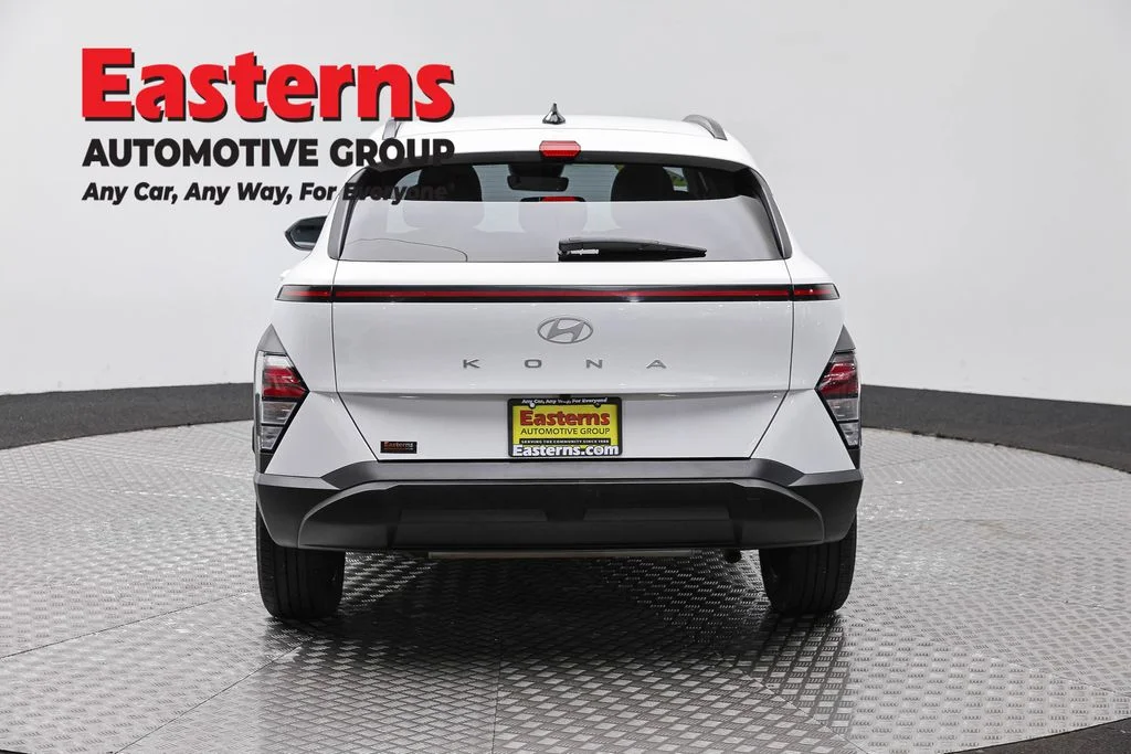 Used 2024 White Hyundai SEL image 6