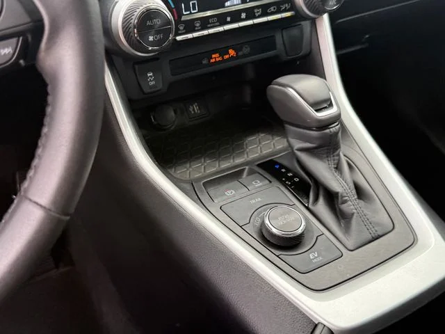 Certified Used 2024  Toyota XLE Premium image 19
