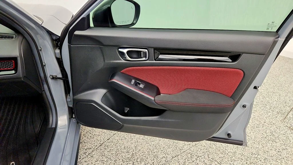 Used 2025 Urban Gray Pearl Honda Manual image 27
