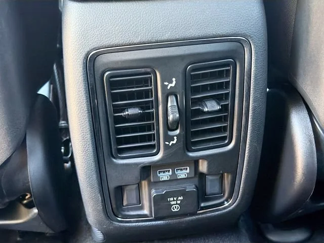 Used 2019 Diamond Black Crystal Pearlcoat Jeep Limited image 20