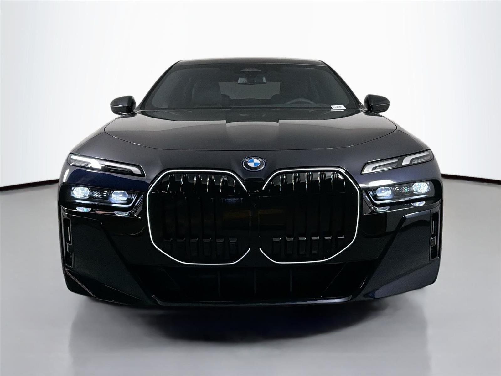 New 2026 Carbon Black Metallic BMW 750e xDrive image 2