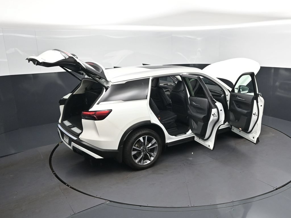 Certified Used 2023 White INFINITI LUXE image 51