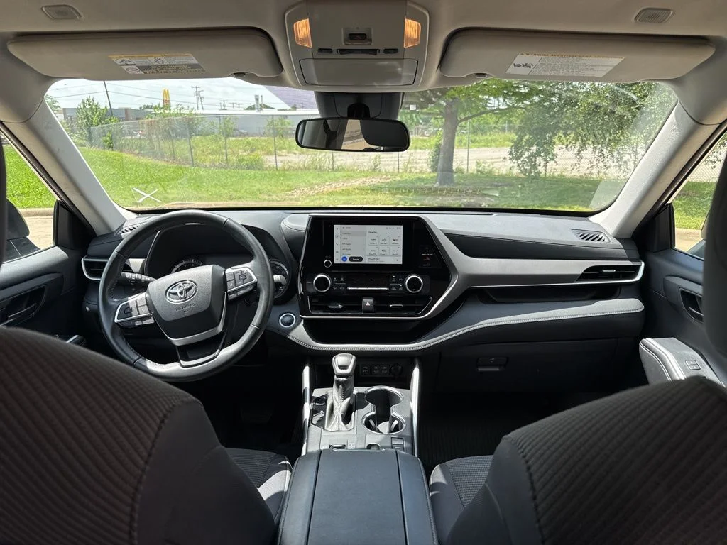 2024 Toyota Highlander LE - Photo 11