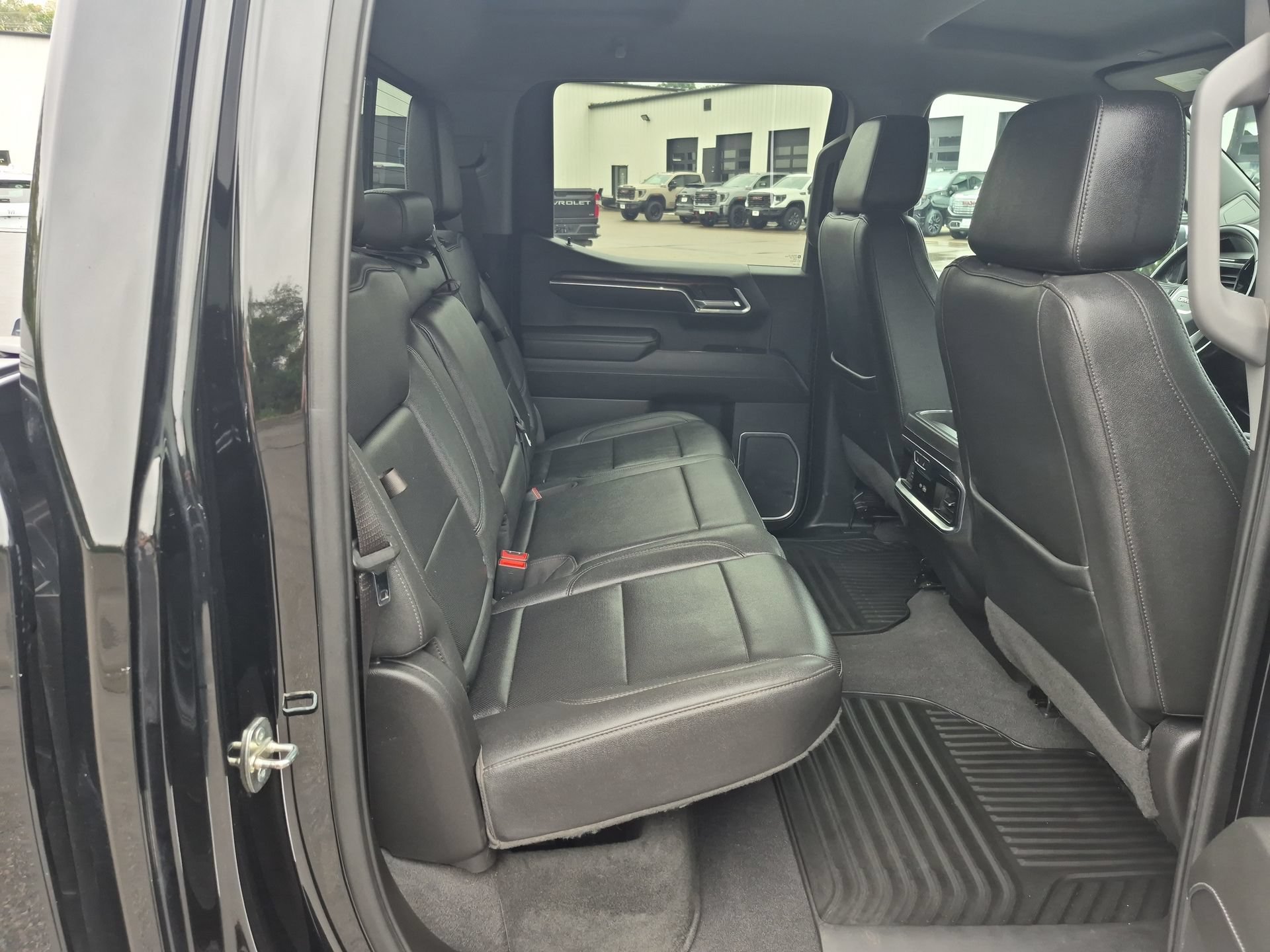 Used 2023 ONYX BLACK GMC SLT image 27