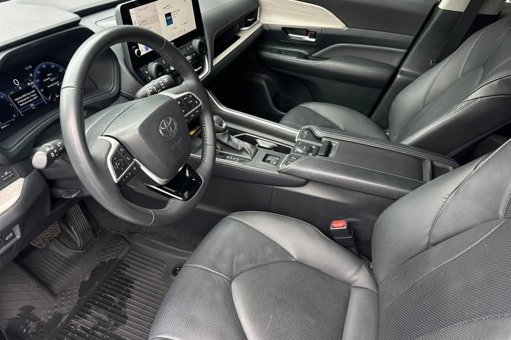 Used 2024 Pearl Toyota XLE image 10