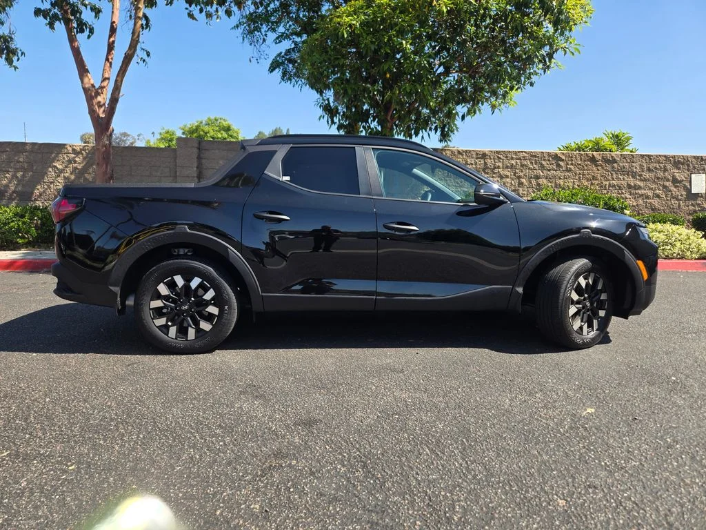 Used 2025 Black Hyundai SEL image 8