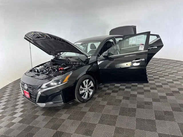 Used 2023 Black Nissan 2.5 S image 10