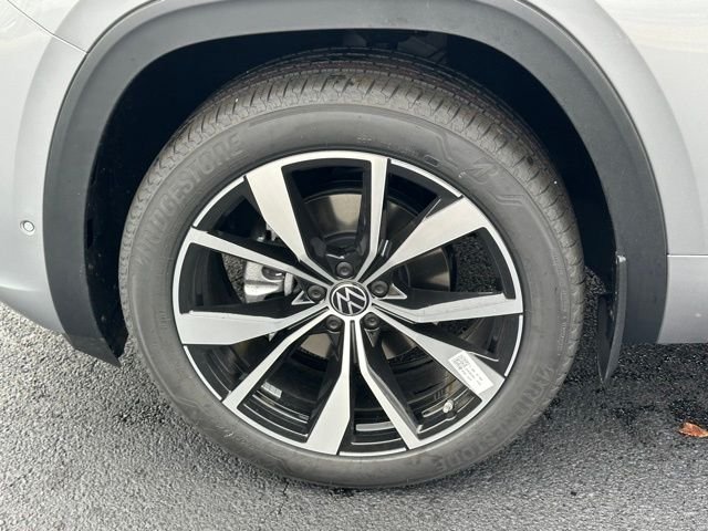 New 2026 Silver Mist Metallic Volkswagen 2.0T SEL Premium R-Line image 11