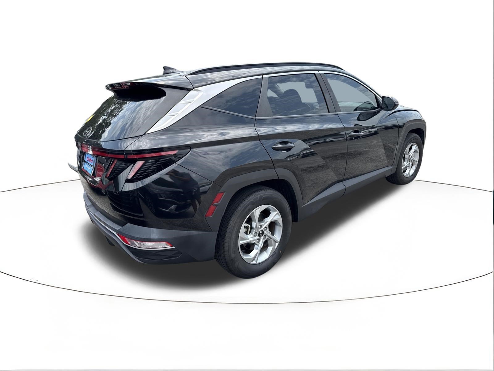 Used 2023 Phantom Black Hyundai SEL image 2