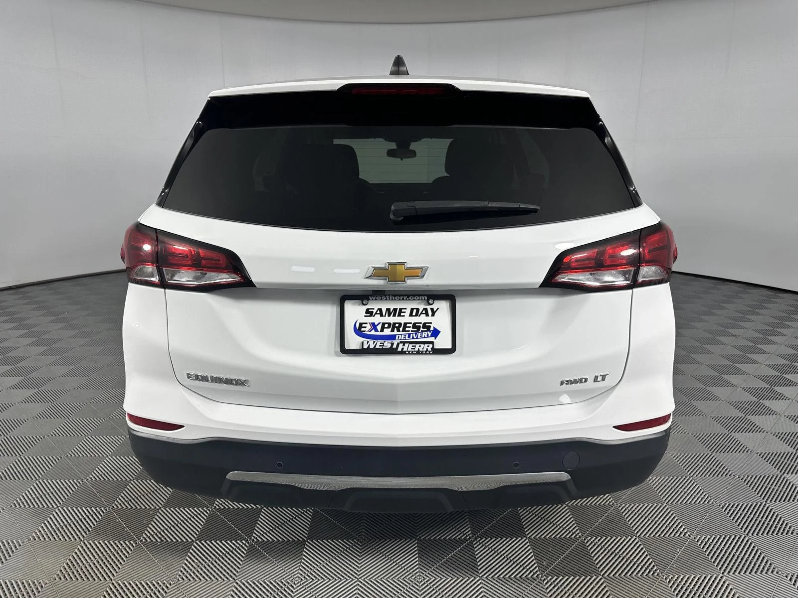Used 2024 Summit White Chevrolet LT image 8