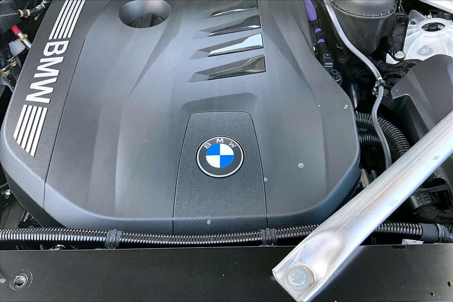 New 2026 Alpine White BMW sDrive40i image 17