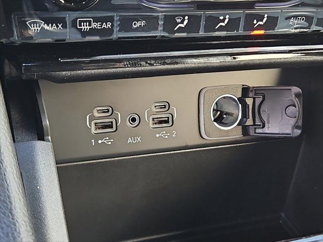New 2025 Bright White Clear-Coat Exterior Paint Jeep Laredo X image 28