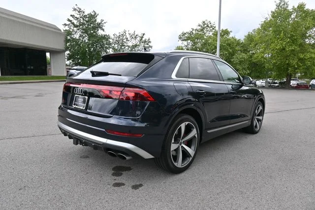 Used 2024  Audi 4.0T Prestige image 3