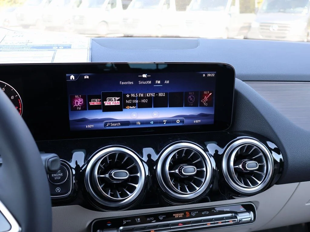 Used 2026 Polar White Mercedes-Benz GLA 250 image 22