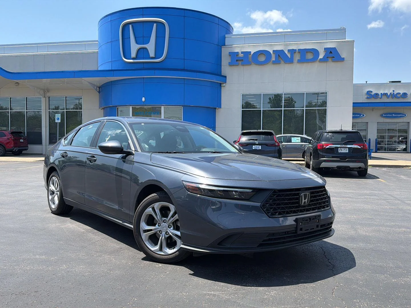 Used 2025 Meteorite Gray Metallic Honda LX image 13