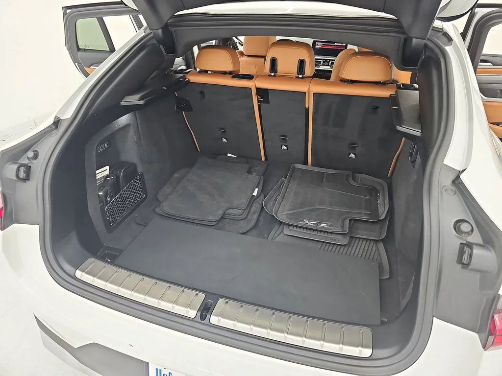 Used 2023 Alpine White BMW xDrive30i image 18