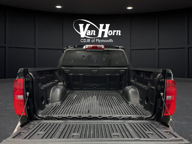 Used 2015 Black Chevrolet Z71 image 25