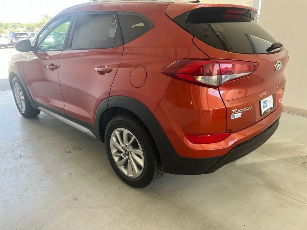 Used 2017 Sunset Hyundai SE image 4