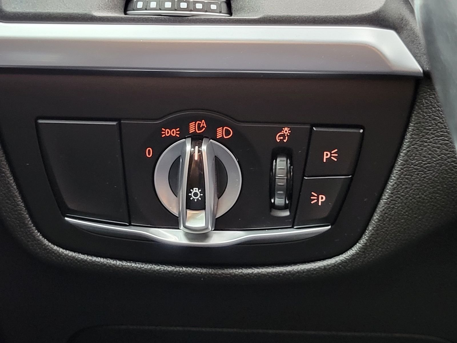 Used 2023 White BMW xDrive30i image 16