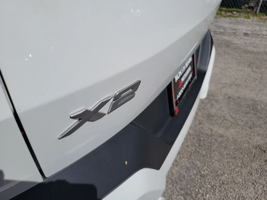 Used 2026 White BMW xDrive28i image 9