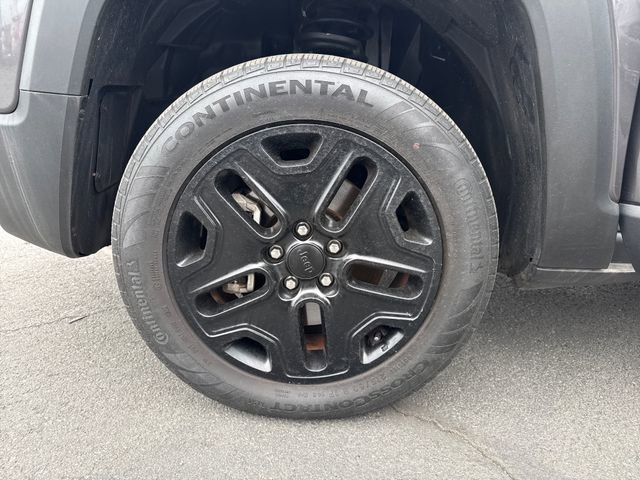 Used 2018 Granite Crystal Metallic Clearcoat Jeep Upland Edition image 23