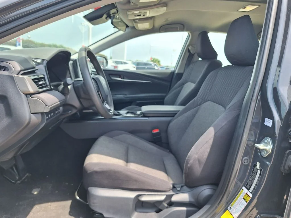 2025 Toyota Camry LE - Photo 11