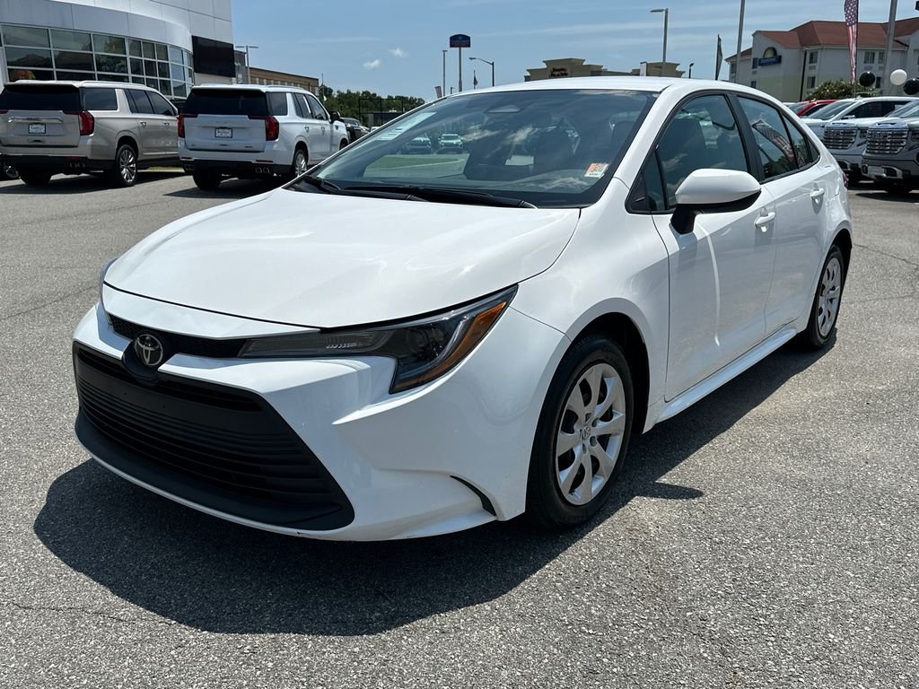 Used 2025 White Toyota LE image 3