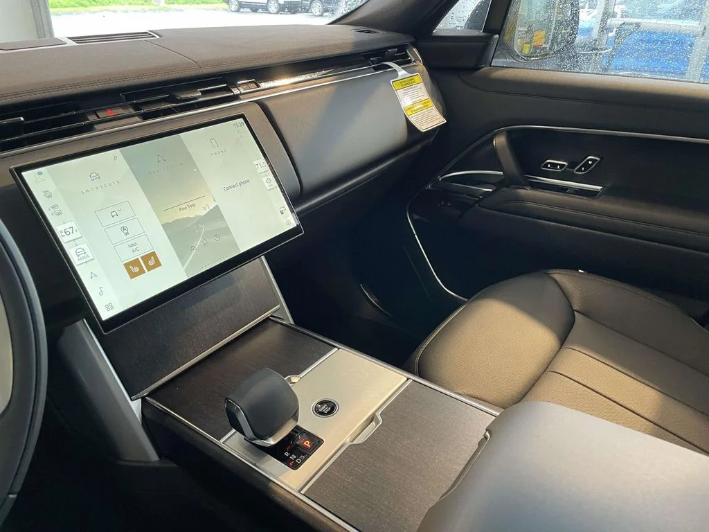 New 2026 Carpathian Grey Land Rover SE image 32
