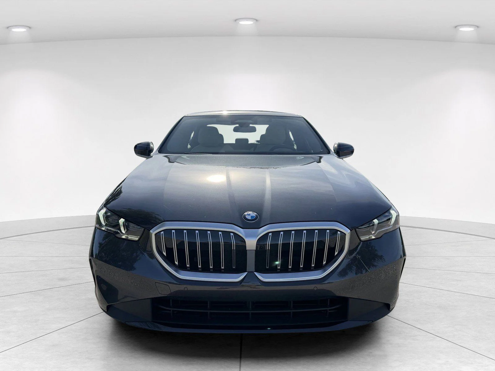 New 2027 Dark Graphite Metallic BMW 530i image 2